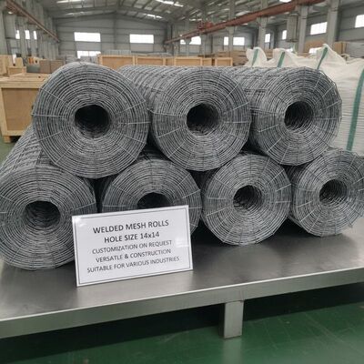 穴のサイズ 14 × 14 溶接網巻き 要求に応じてカスタマイズ 汎用性と建設 様々な産業に適しています