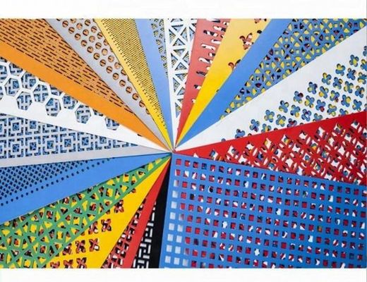 打ち抜かれる細長かった穴パンチ金属スクリーン アルミニウムは多数色にパネルをはめる