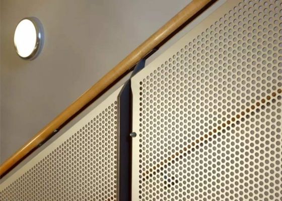 0.5mmから6mmの装飾的な穴があいたアルミニウム シートの環境保護