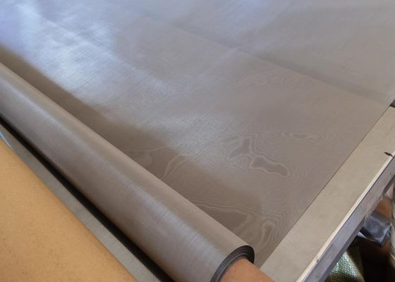 繊維の種類が異なるロールで柔軟なステンレス鋼ワイヤ網膜