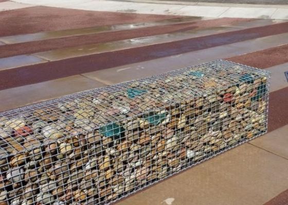 景観建築における装飾ガビオンとして使用される重量溶接線網