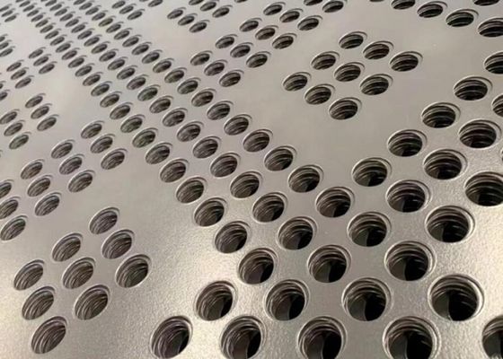 パーソナライズされたアノイド化孔状金属シート