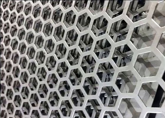 外壁の装飾のためのカラフルなPVCコーティング孔付きアルミシート