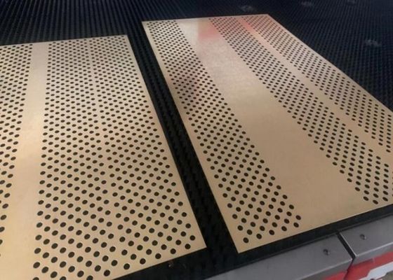 建築用フィルタリングのためのカスタマイズされた孔付き金属網状シート