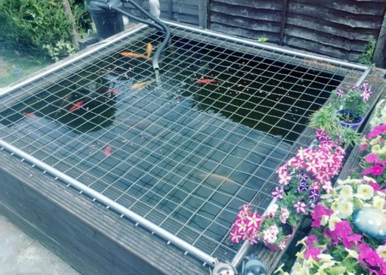 耐久性のある保護のための、カスタマイズ可能な幅と電気亜鉛メッキ表面を備えたスポット溶接技術による溶接金網