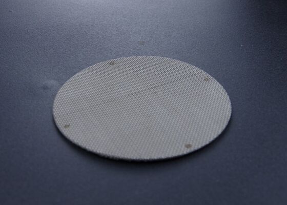 さまざまな産業用途に濾過を提供する多層金網フィルター
