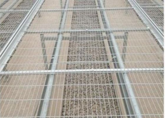 2x2は抵抗力がある上げられたベッドの腐食のための溶接された金網のパネルに電流を通した