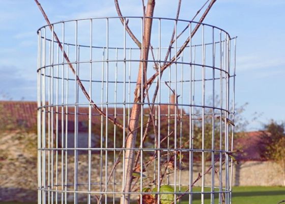 耐久性のある保護のための、カスタマイズ可能な幅と電気亜鉛メッキ表面を備えたスポット溶接技術による溶接金網