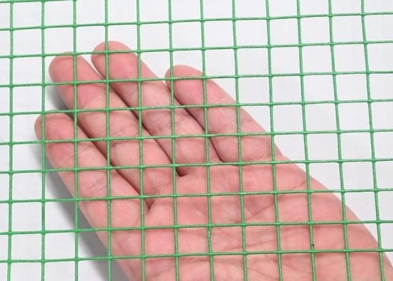 PVCコーティングされた正方形の穴溶接金網、1/4インチ、3/8インチ、3/4インチの穴サイズ、セキュリティケージと動物囲い用