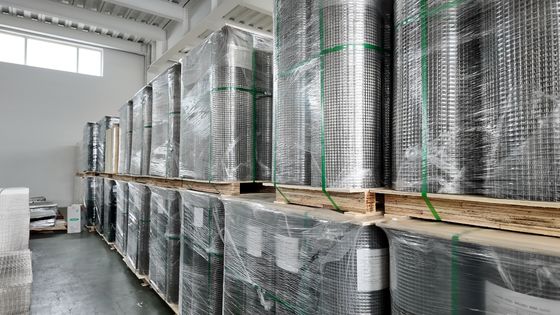 長さ 20m 高い耐腐蝕性を持つ溶接網巻き 壁の強化とセキュリティソリューションのための理想的な